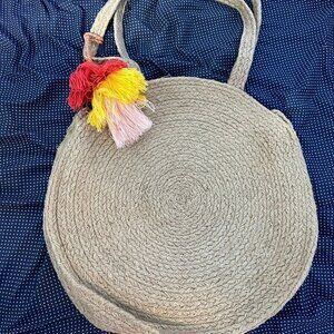 Boho Circle Straw Purse with Rainbow Tassle​​